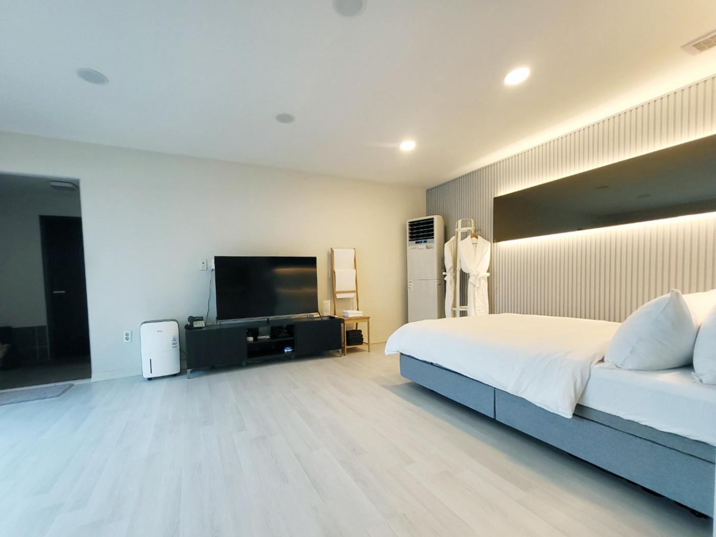 Penatess Pool Villa Chungju Eksteriør bilde